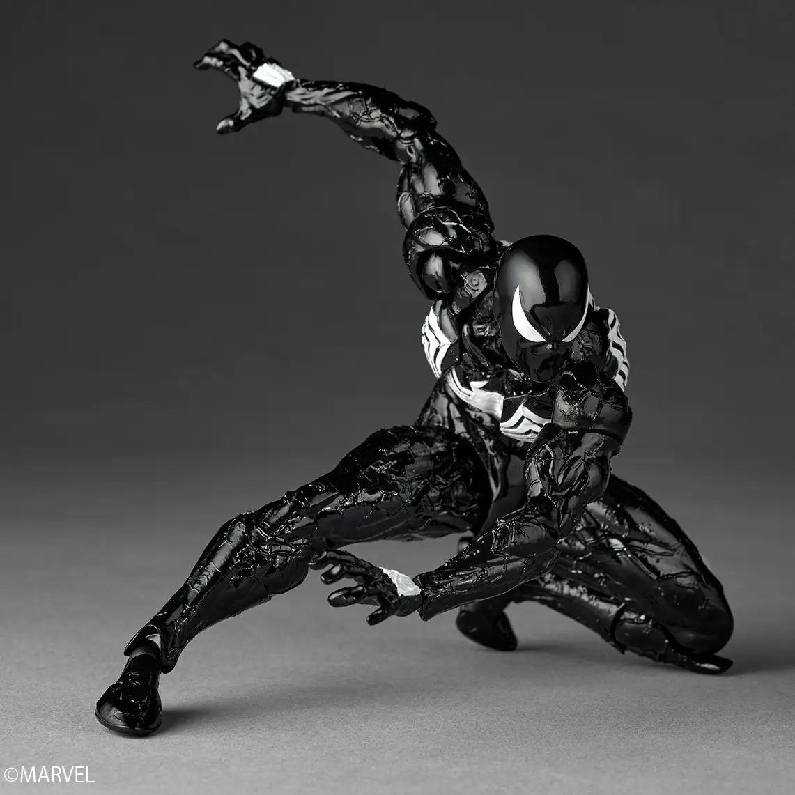 Symbiote Spider-Man Revoltech Amazing Yamaguchi - Image 1
