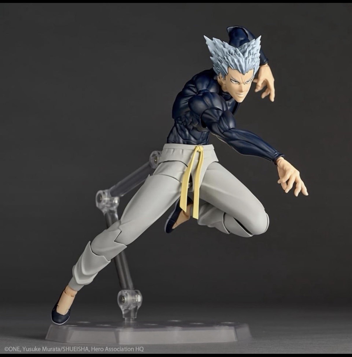 Revoltech Amazing Yamaguchi One Punch Man Garou - Image 1